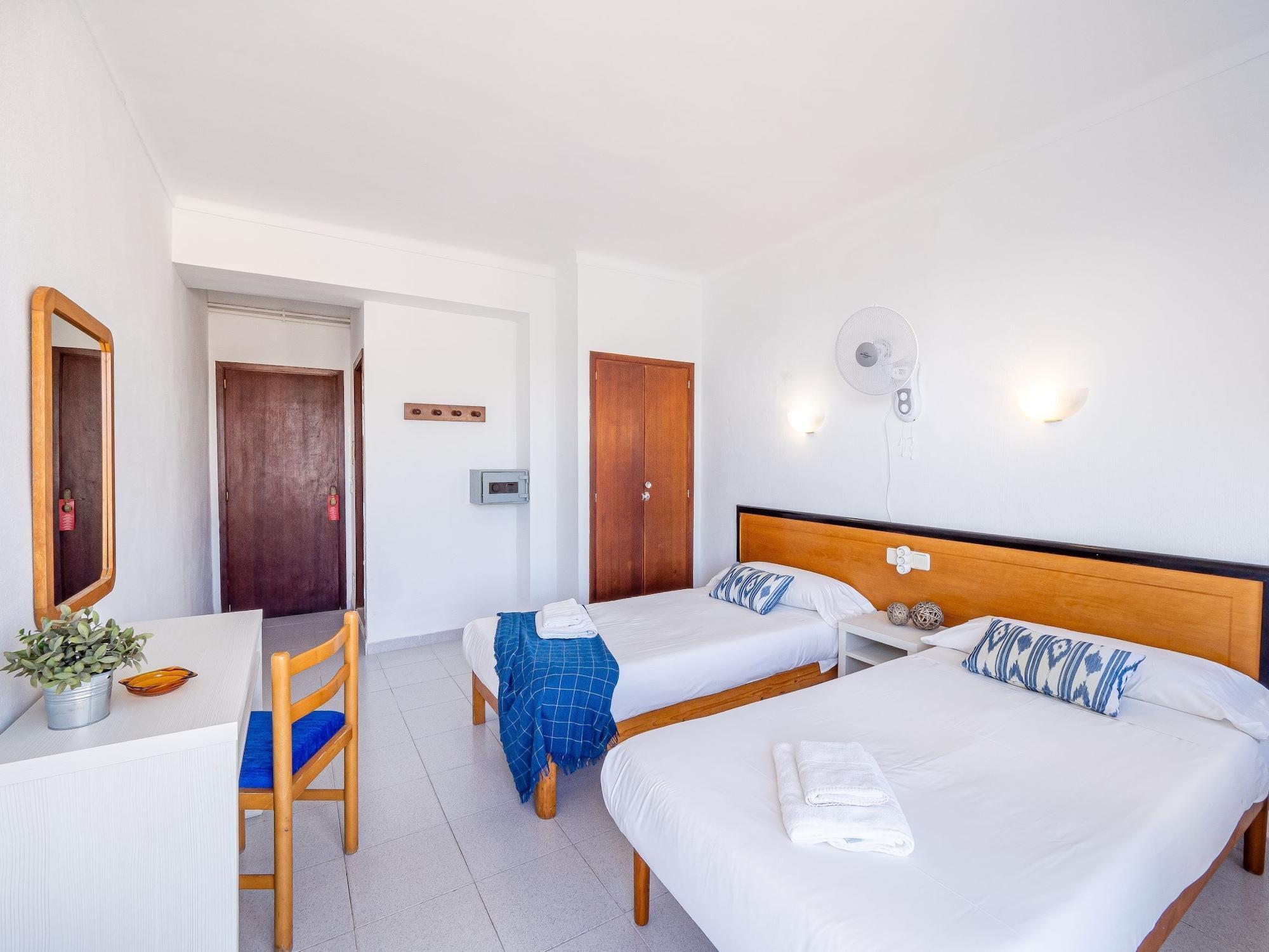 Hostal Port Corona Cala Ratjada  Bagian luar foto