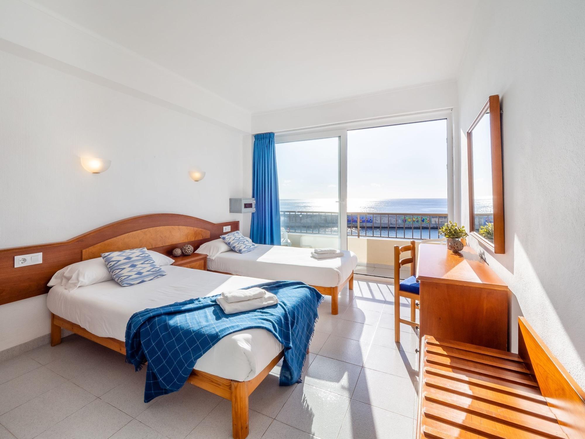 Hostal Port Corona Cala Ratjada  Bagian luar foto