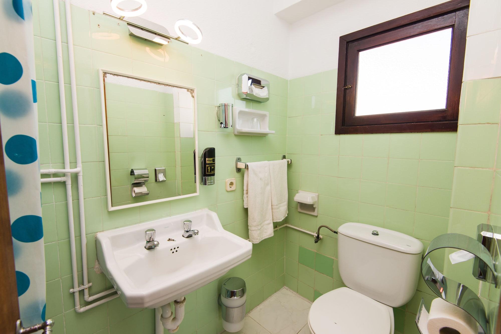 Hostal Port Corona Cala Ratjada  Bagian luar foto
