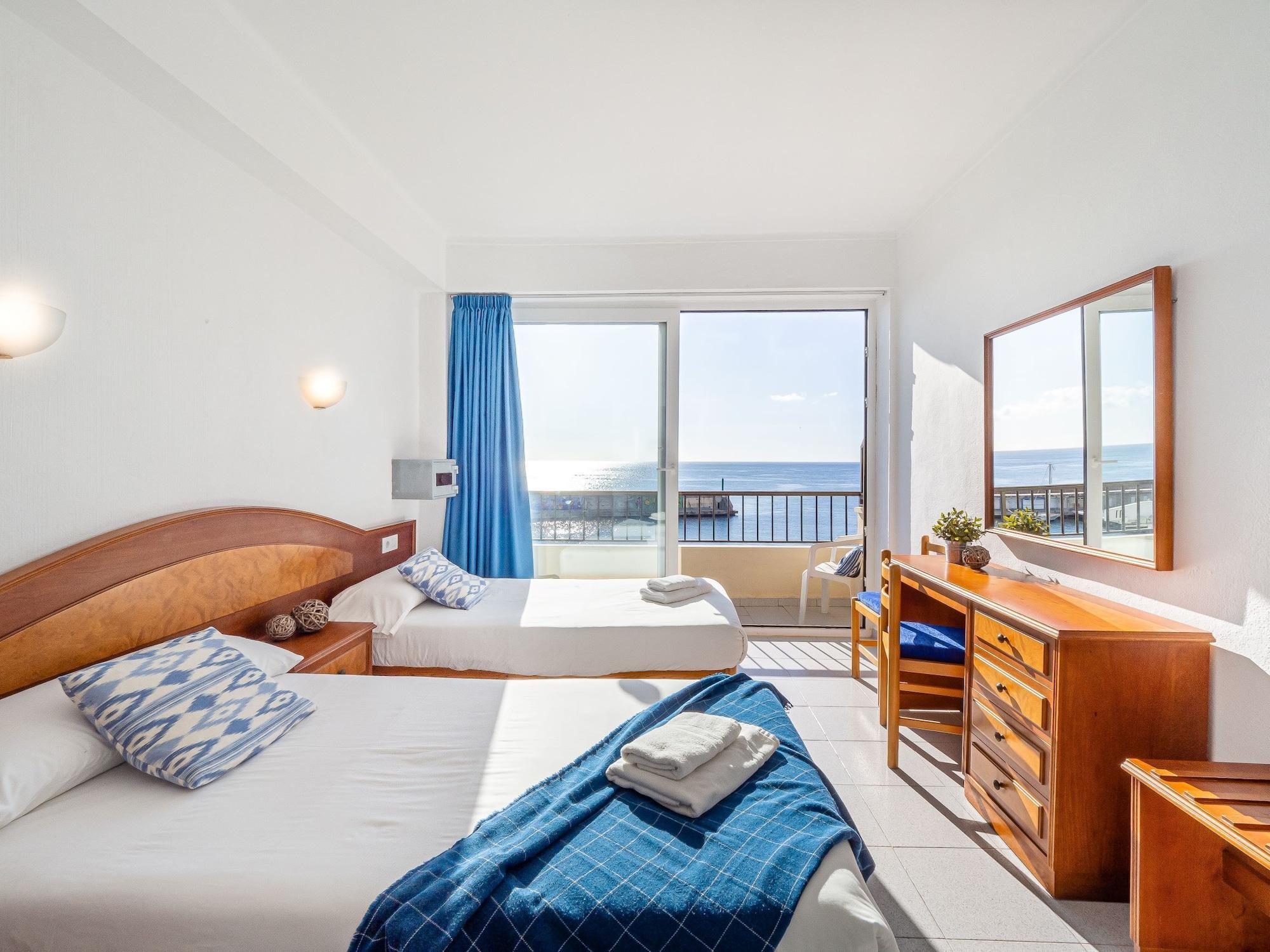 Hostal Port Corona Cala Ratjada  Bagian luar foto