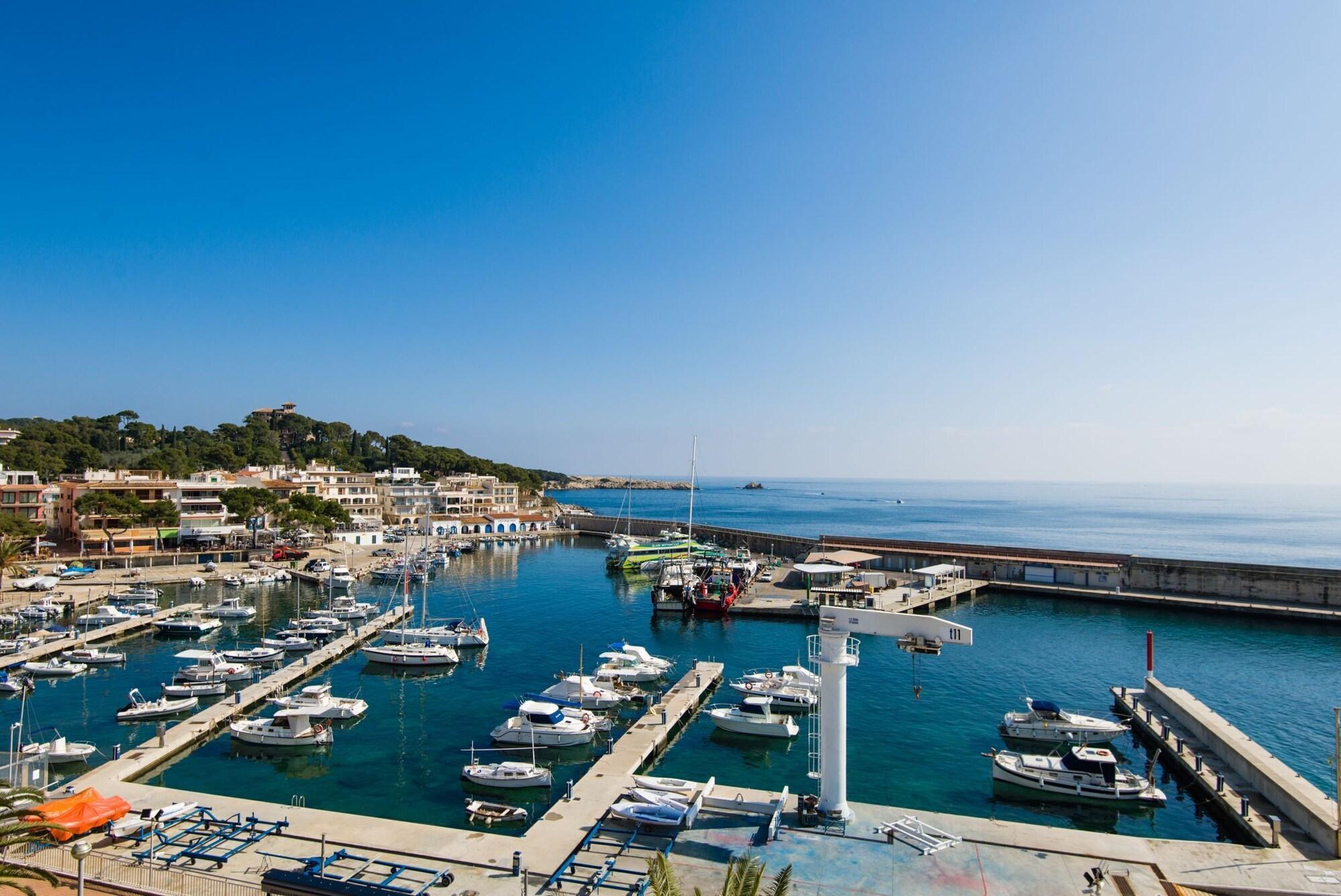 Hostal Port Corona Cala Ratjada  Bagian luar foto