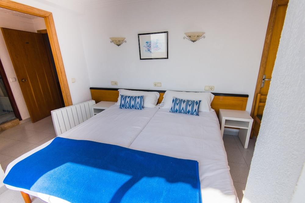 Hostal Port Corona Cala Ratjada  Bagian luar foto