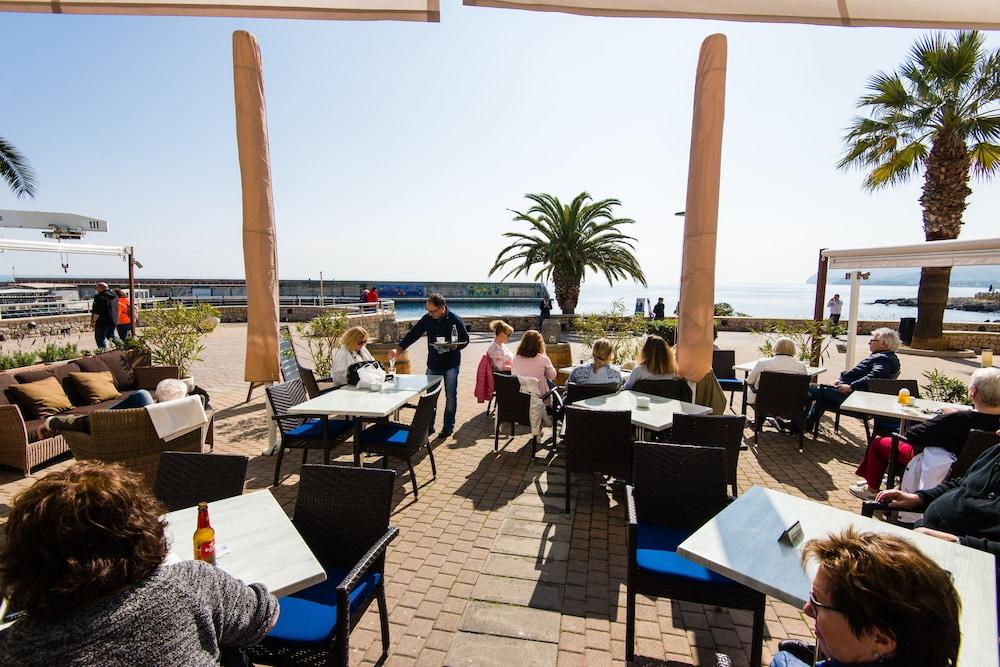 Hostal Port Corona Cala Ratjada  Bagian luar foto