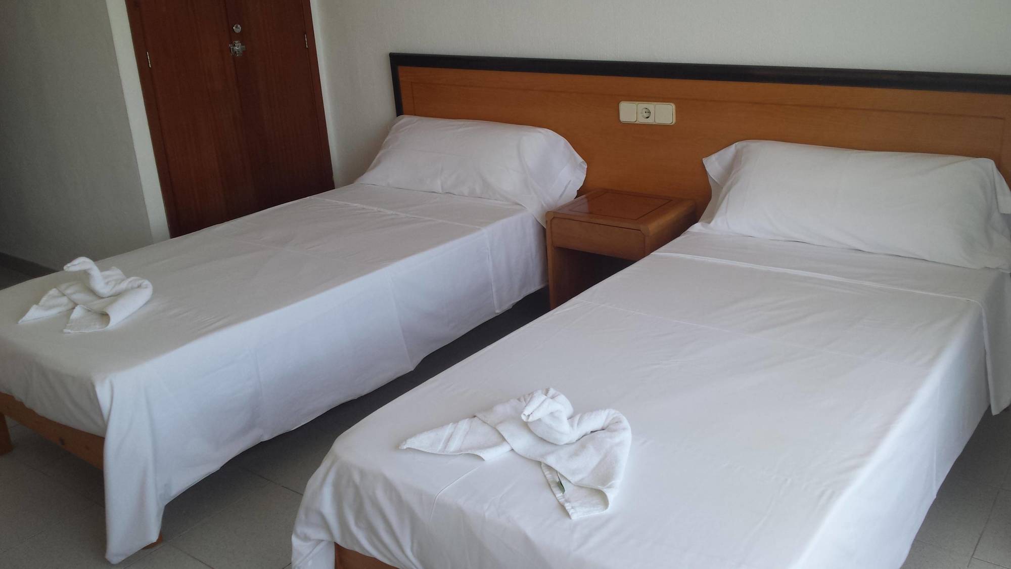 Hostal Port Corona Cala Ratjada  Bagian luar foto
