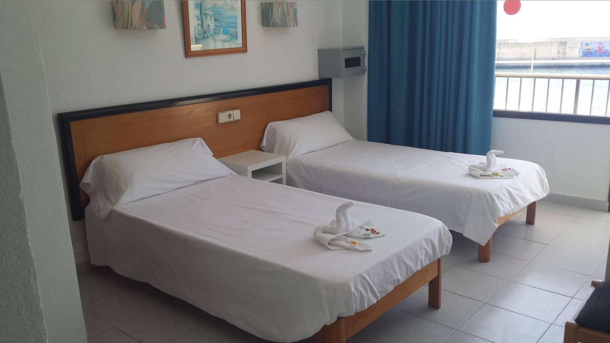 Hostal Port Corona Cala Ratjada  Bagian luar foto