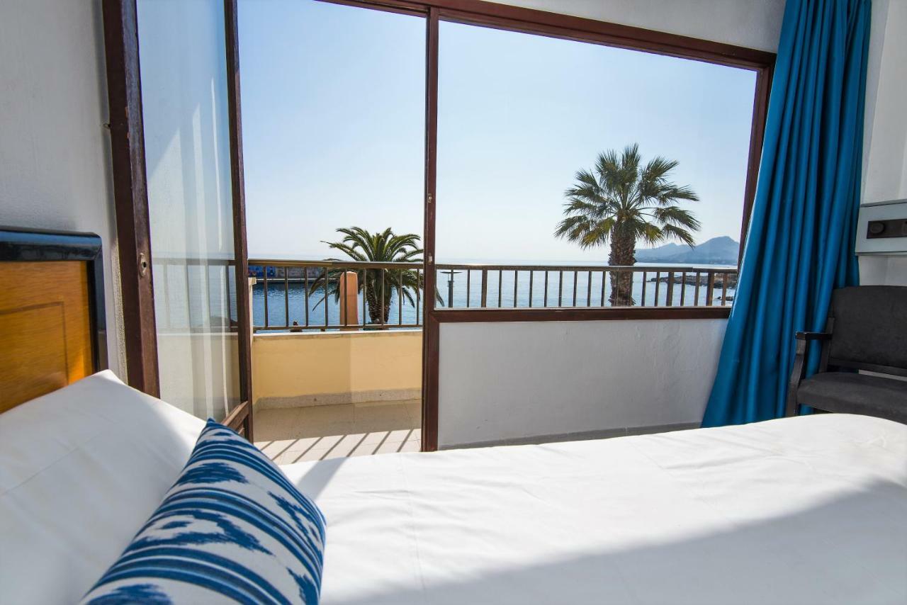 Hostal Port Corona Cala Ratjada  Bagian luar foto